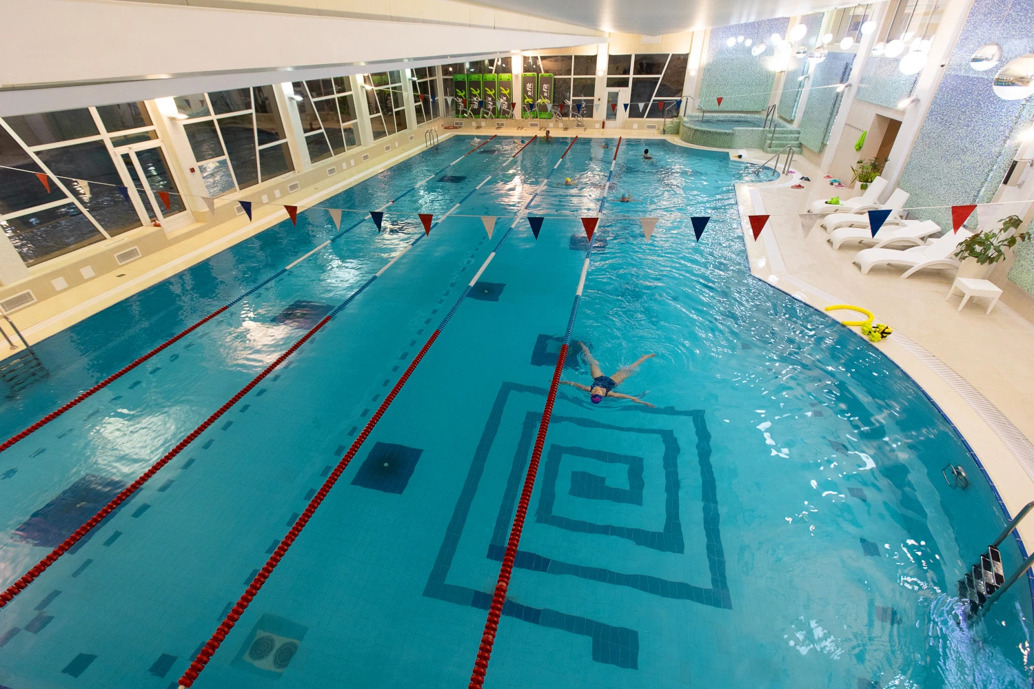 Фитнес-клуб XFIT в Алтуфьево с бассейном - расписание, цены. Фитнес в СВАО